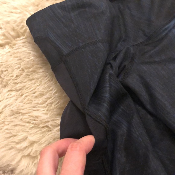 Lululemon Fresh Mesh Run Crop Wind Chill Deep Navy  25” Inseam w Pockets Size 4 - Picture 15 of 16